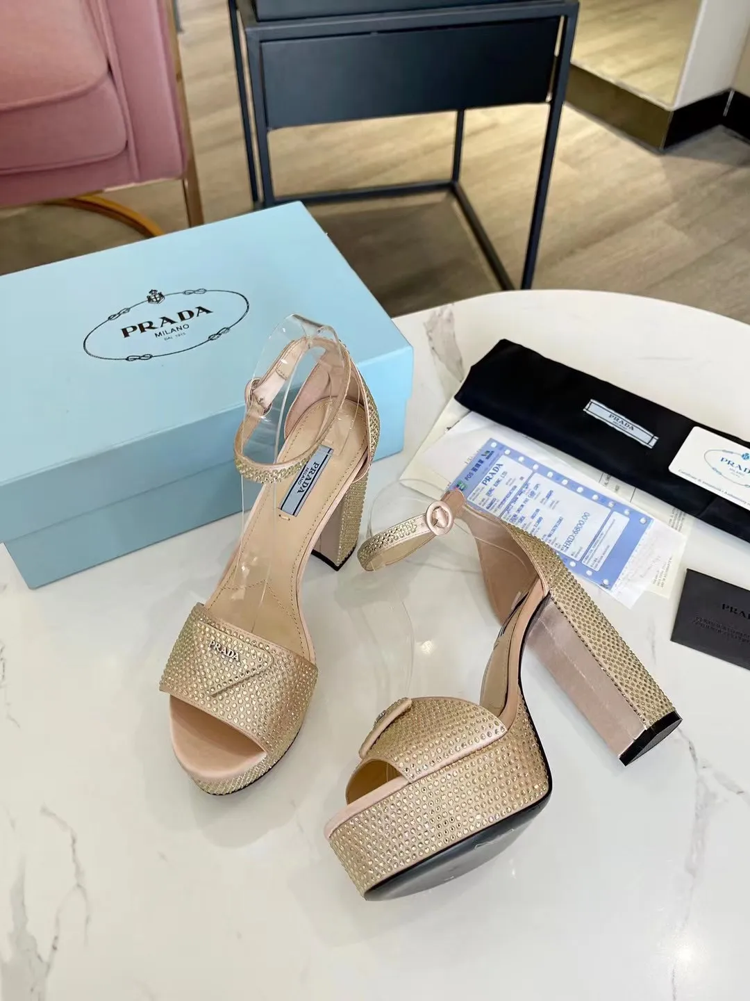 👟👟Ex-factory price 600👟👟 (imitation leather bottom-20) 👉New arrival👈Remove the original board and make a 1:1 replica‼ ️The highest version ✅ Prada's early spring catwalk hot style 😘The latest spring model Thick heel water platform rhinestone series (genuine leather outsole) (simulated leather sole) A must-have for goddesses The upper and the feet are super beautiful 👉The upper is made of imported open-edge beaded cowhide, soft and textured, lining + foot pads, imported sheepskin, breathable and comfortable, private model water platform, heel platform 3.5M, heel height 11.5M Code number 35M-39M (34 40 414243 (custom-made, non-refundable and non-exchangeable)